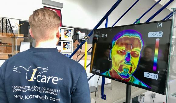Le thermomètre 4.0 infrarouge d'I-care est capable de mesurer automatiquement et sans contact la température corporelle.