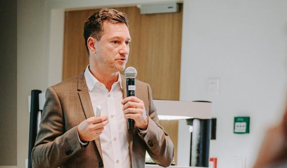 Haïssam Jijakli à Dubaï, fondateur du C-RAU, Centre de Recherches en Agriculture Urbaine, de Green Surf, coordinateur de la plateforme WASABI co-fondateur d’APEO et directeur du Laboratoire de Phytopathologie Intégrée et Urbaine, à Gembloux Agro-Bio Tech ULiège.