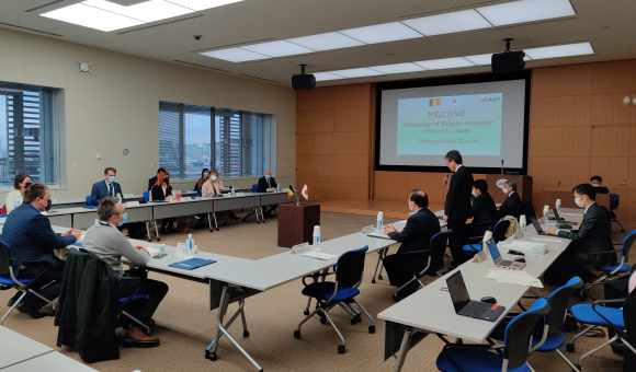 The Wallonia-Brussels delegation visiting the AIST © WBI - AWEX