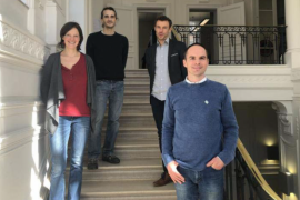 Catherine Linard, Benoît Muylkens, Damien Copeau et Nicolas Gillet constituent l’équipe qui a mis au point la nouvelle technique de diagnostic © UNamur Catherine Linard, Benoît Muylkens, Damien Copeau et Nicolas Gillet constituent l’équipe qui a mis au point la nouvelle technique de diagnostic © UNamur