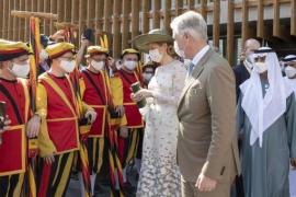 Le Roi et la Reine de Belgique saluent l'Ommegang présent pour la fête nationale belge à l'Expo Dubaï Le Roi et la Reine de Belgique saluent l'Ommegang présent pour la fête nationale belge à l'Expo Dubaï