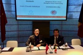 Signature de l’accord en Joint Venture entre ZenTech et son partenaire chinois Zheda Dixun en 2015 lors de la mission royale en Chine. Signature de l’accord en Joint Venture entre ZenTech et son partenaire chinois Zheda Dixun en 2015 lors de la mission royale en Chine.
