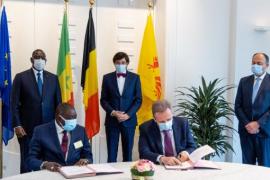Signature des intentions en présence du Président du Sénégal, Macky Sall, du Ministre-Président du Gouvernement wallon, Elio Di Rupo et du Ministre de l'Economie Willy Borsus Signature des intentions en présence du Président du Sénégal, Macky Sall, du Ministre-Président du Gouvernement wallon, Elio Di Rupo et du Ministre de l'Economie Willy Borsus